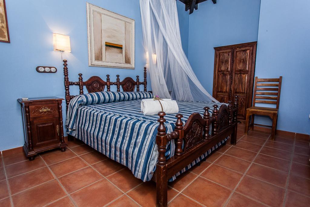 Pequeno Rocio Hotel El Rocio Bagian luar foto
