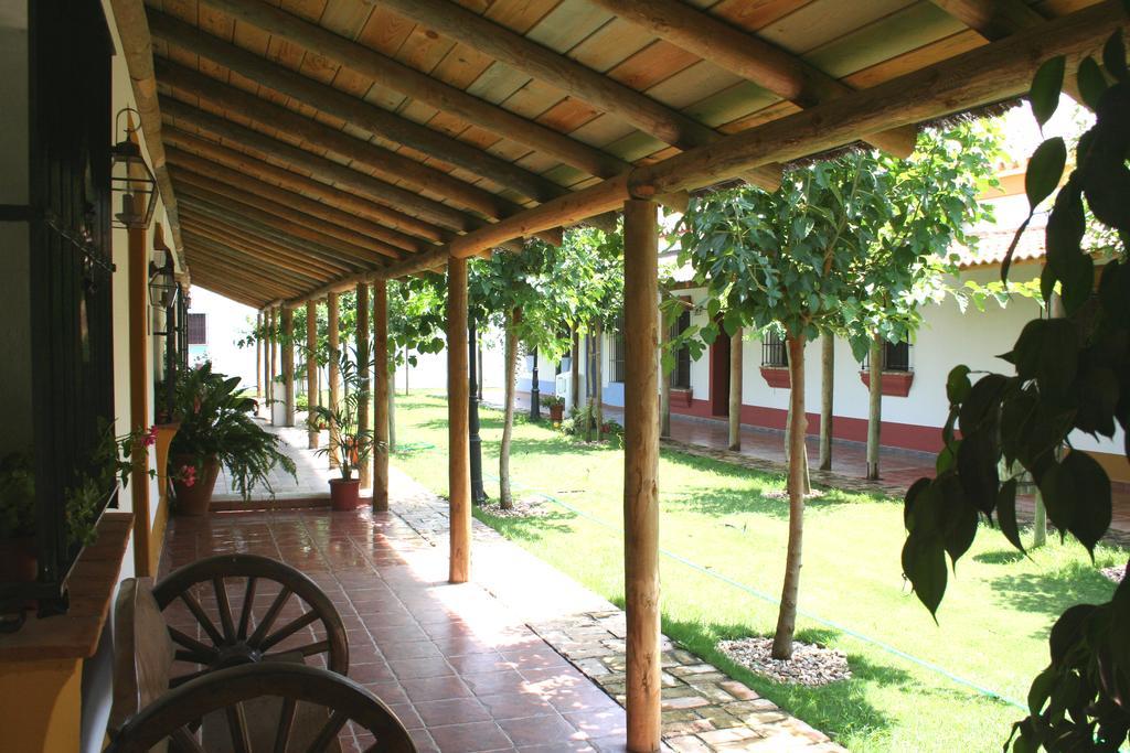 Pequeno Rocio Hotel El Rocio Bagian luar foto